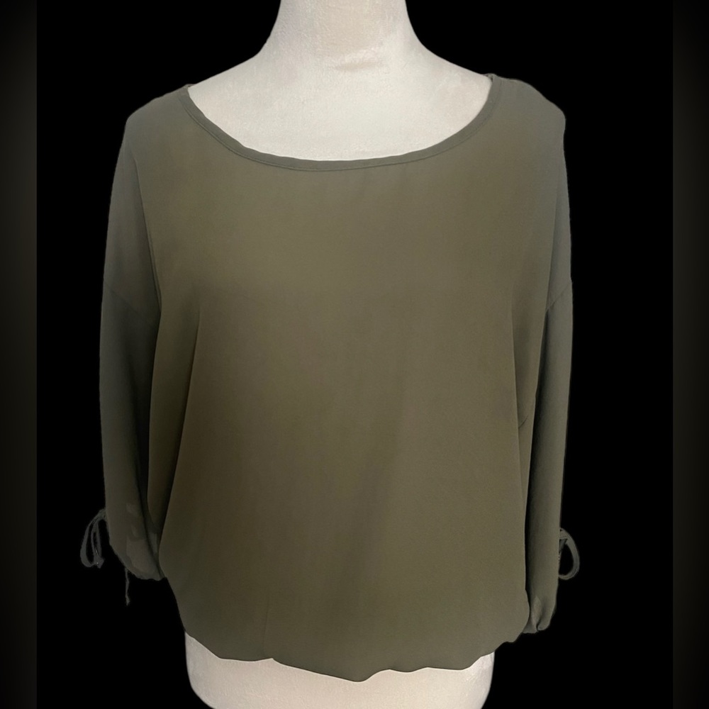 Women’s blouse by Wishful Park. Size Medium. Olive green. BRAND NEW CONDITION!!!